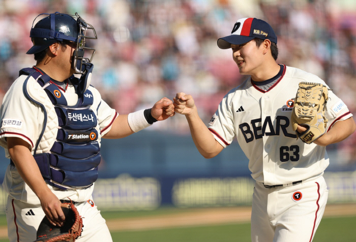 만루 3번에 3득점 → 병살타 3개 '악재' 이겨낸 승리…대견한 국민타자…