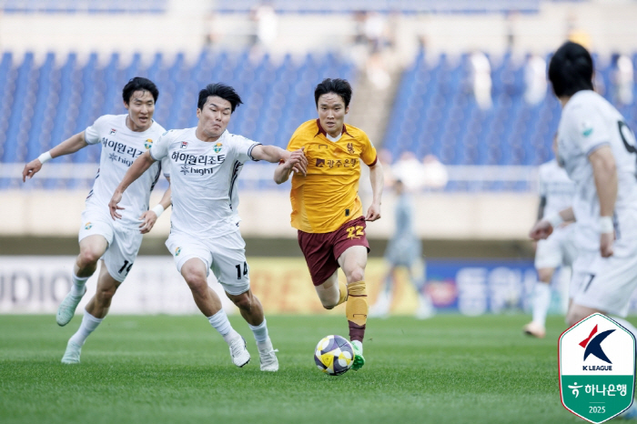 '김동현 결승 PK' 강원, 광주에 1-0 승 '광주전 4연승+7위 점프'[현장 리뷰]
