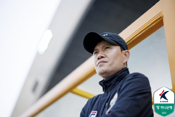 '신승' 정경호 감독의 미소 