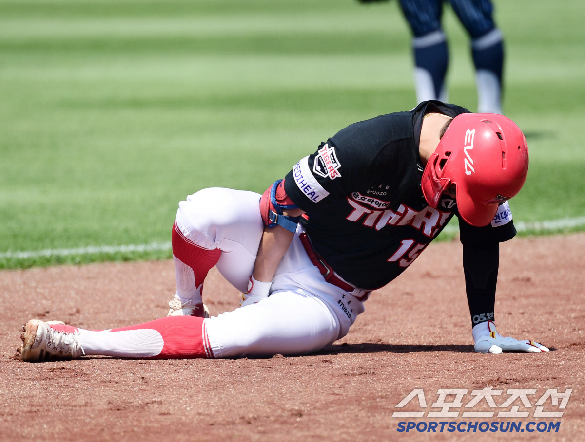 '이럴수가 또 햄스트링' 코치 부축해 겨우 걸었다, 병원 검진은 26일……