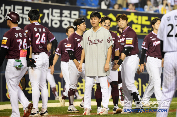 스윕 못하면 실패인 느낌...만나면 다 살아난다, 키움은 어쩌다 '동네북'이 됐나