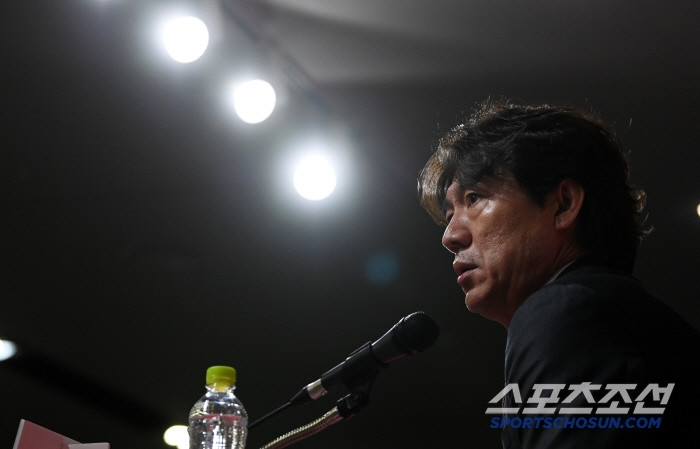 [현장 일문일답]홍명보 감독 "손흥민과 소통, 경기 소화 문제 없다고 전…