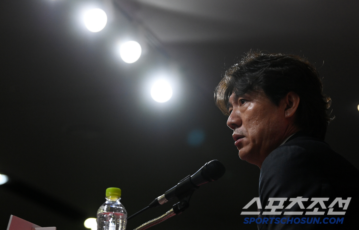 [현장 일문일답]홍명보 감독 "손흥민과 소통, 경기 소화 문제 없다고 전…