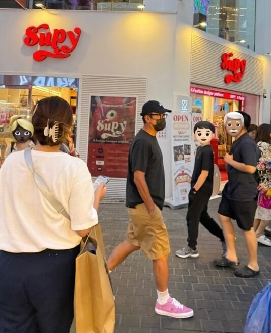 [SCin스타] 명동 한복판서 포착된 하정우, 독보적 아우라는 여전