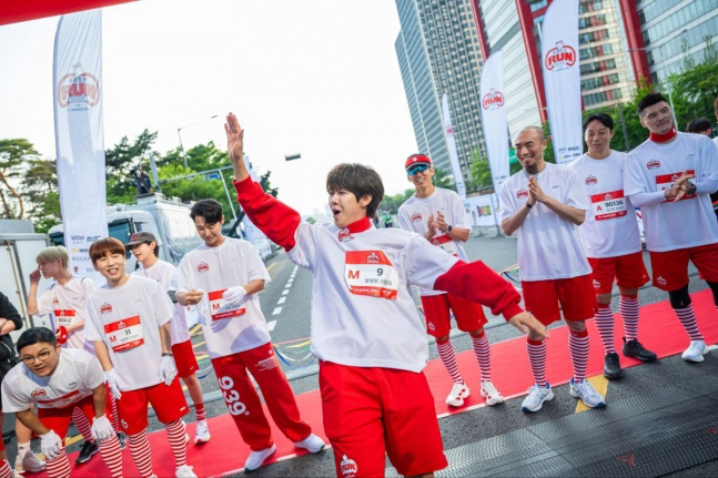 쿠팡플레이 ‘무한도전 Run’, 여의도 달궜다…정준하부터 박명수까지 레전…