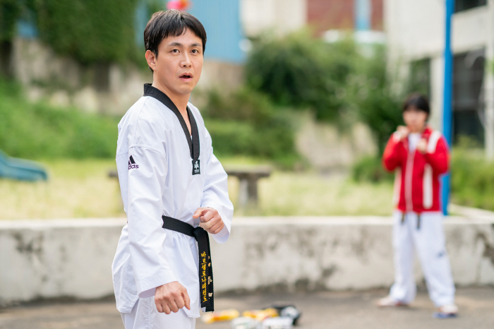 [SC리뷰] '하이파이브', 유아인 리스크에 가려지기엔 너무 아까워(종합…