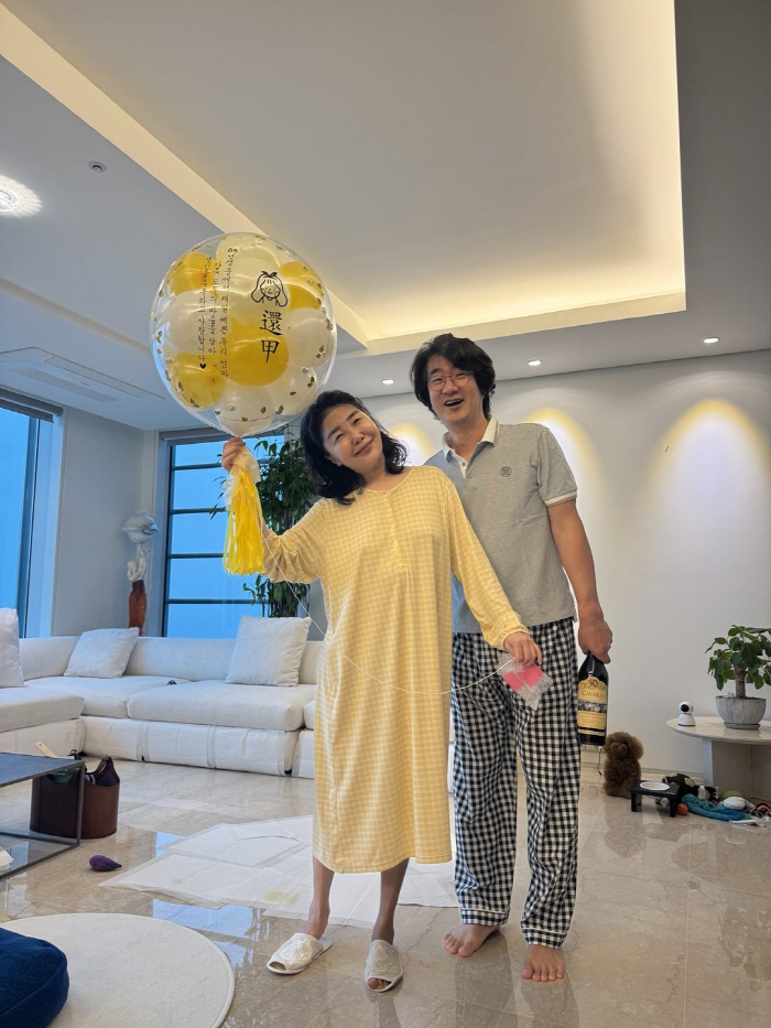 여에스더, 파자마 환갑파티..♥홍혜걸 "우울증 아내와 살면 간편함 有"