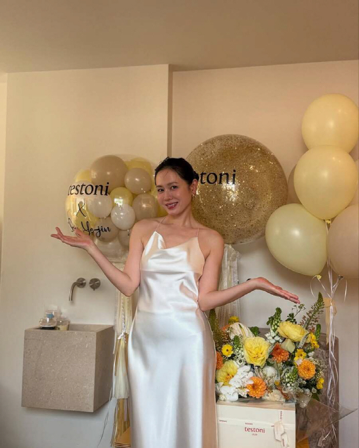‘현빈♥’ 손예진, 출산 후 여전사 몸매…'착붙 드레스' 美친 실루엣