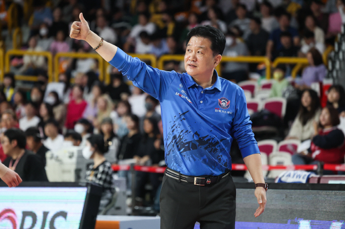 '경력자 모십니다' KBL 리그 감독 지형도가 바뀐다…'젊다고 능사아니네' 경험많은 감독 화려한 귀환