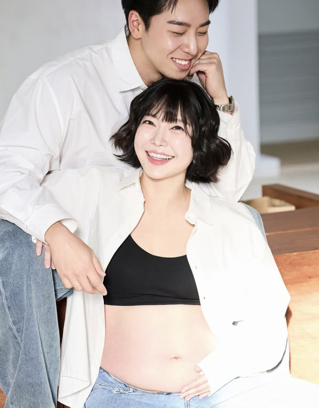 '쌍둥이 임신' 레이디제인, 브라톱만 걸친 만삭 화보..임현태♥와 꿀 떨…