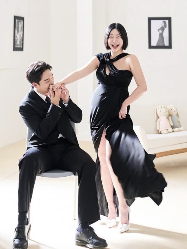 '쌍둥이 임신' 레이디제인, 브라톱만 걸친 만삭 화보..임현태♥와 꿀 떨…