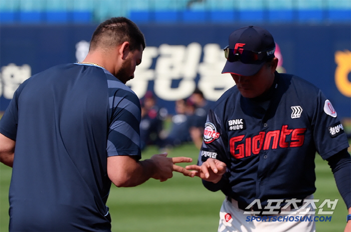 "1선발 역할 기대" 라팍서 데뷔전 감보아, 명포수 출신 사령탑이 본 K…