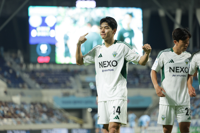 [대구 리뷰]막을 수가 없다…'전진우 1G-1A' 전북 1위 탈환! 김병…