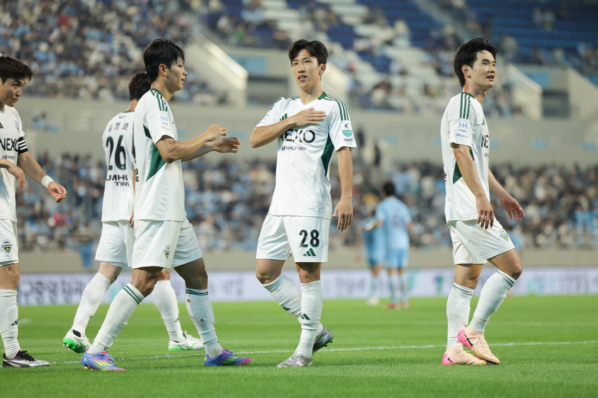 [대구 리뷰]막을 수가 없다…'전진우 1G-1A' 전북 1위 탈환! 김병…
