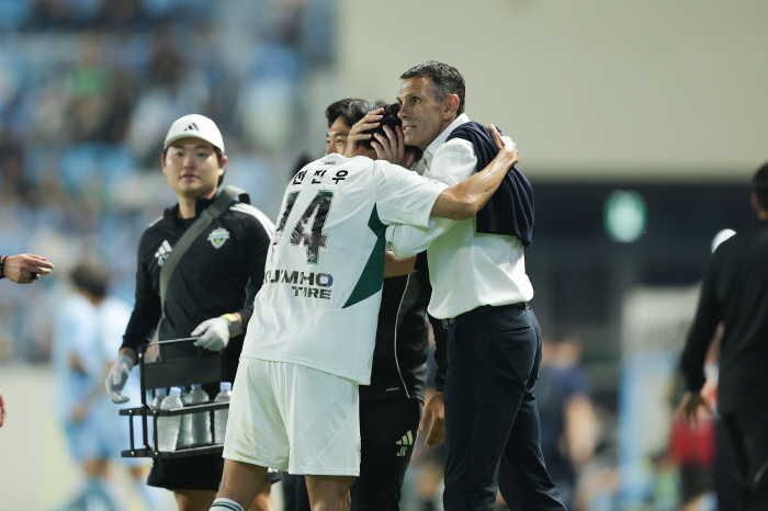 [대구 리뷰]막을 수가 없다…'전진우 1G-1A' 전북 1위 탈환! 김병…