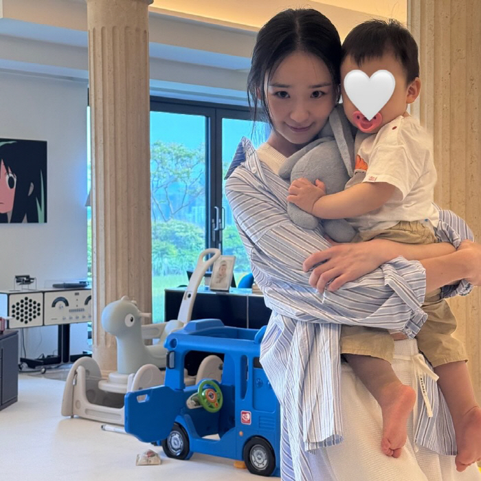 '금융맨♥' 손연재, 72억 신혼집서 열혈 육아...母 껌딱지 '1살' …