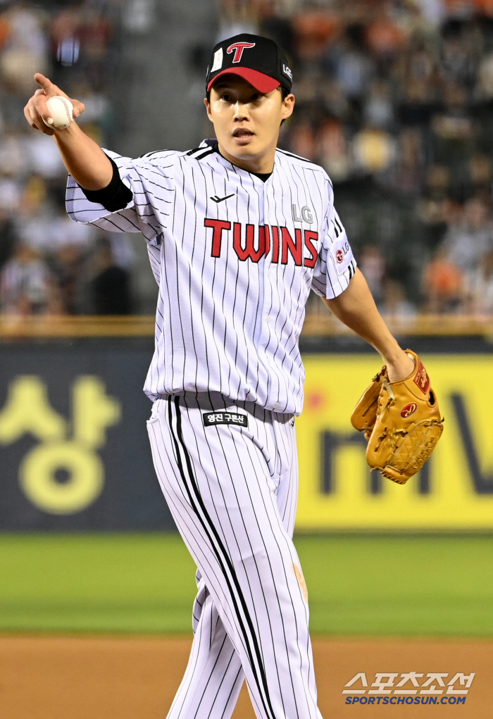 '학~씨!' 오스틴 향한 임찬규의 익살, 하마터면 늦을 뻔...빠른 판독…