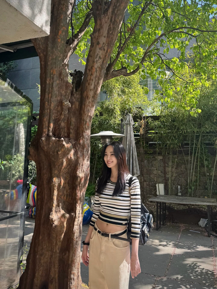 열애설엔 입 꾹…이주연, 명품백+복근은 자신 있게 [SCin스타]