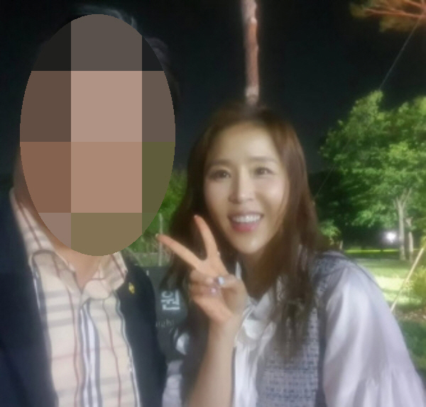 신지, 팬 서비스 정치적 악용에 분노 
