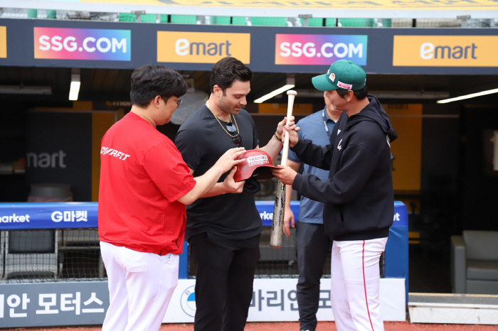 '오죽했으면 계약 끝나기도 전에 집에 보냈다' 이제 진짜 구원자가 온다