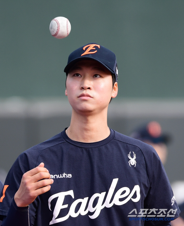 '78억 탓인가?' 에이스 될 필요도 없다…'리그 최강' 폰세-류현진-와이스 있는데 무엇이 문젠가