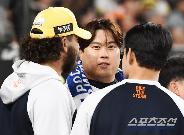'78억 탓인가?' 에이스 될 필요도 없다…'리그 최강' 폰세-류현진-와…