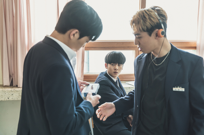 [SC현장] 하늘 날던 이정하, 김도완과 주먹 쥐고 착지! ‘하이스쿨 히…
