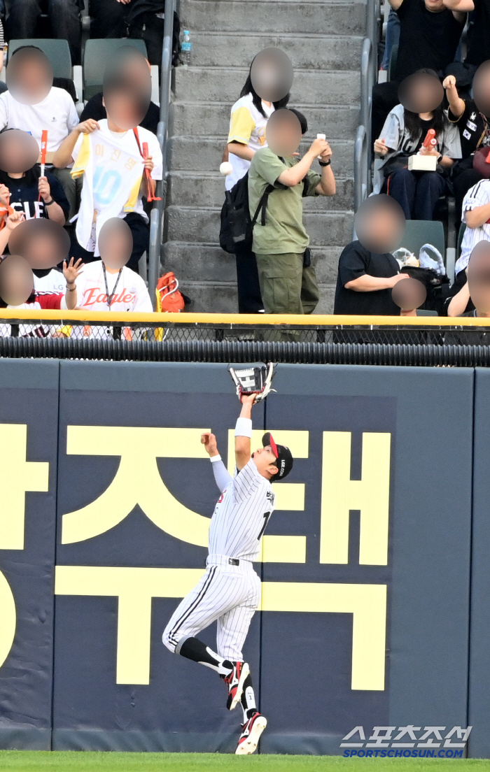 슈퍼캐치만 3번, 팀 구했는데 웃지 못하는 캡틴. "수비 못하면 자리 뺏…