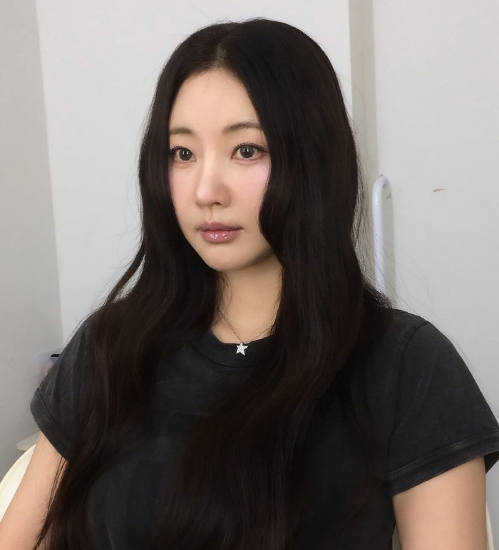 사람이야 AI야?..47세 김사랑, 게임 캐릭터 같은 비현실 미모