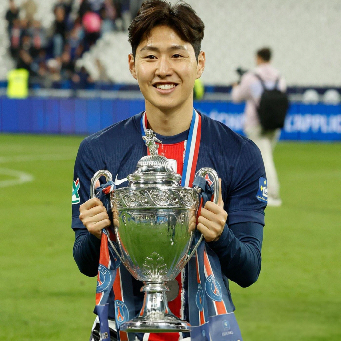 [속보]'이강인 역대급 반전' 맨유 이적설 터졌다…'LEE가 PSG의 장기 계약 거절'