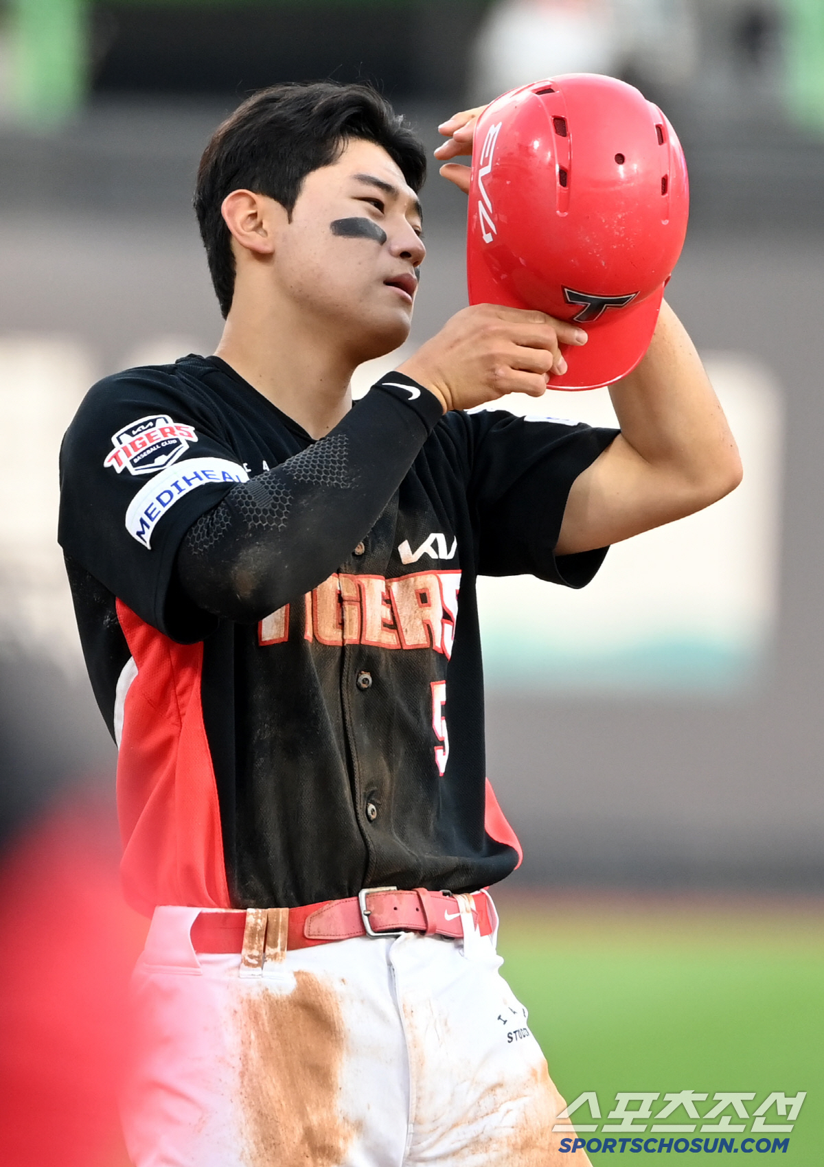 "못 뛰게 할 수는 없다. 팀 승리만 생각하다 다쳤다. 안타깝다" 이범호…