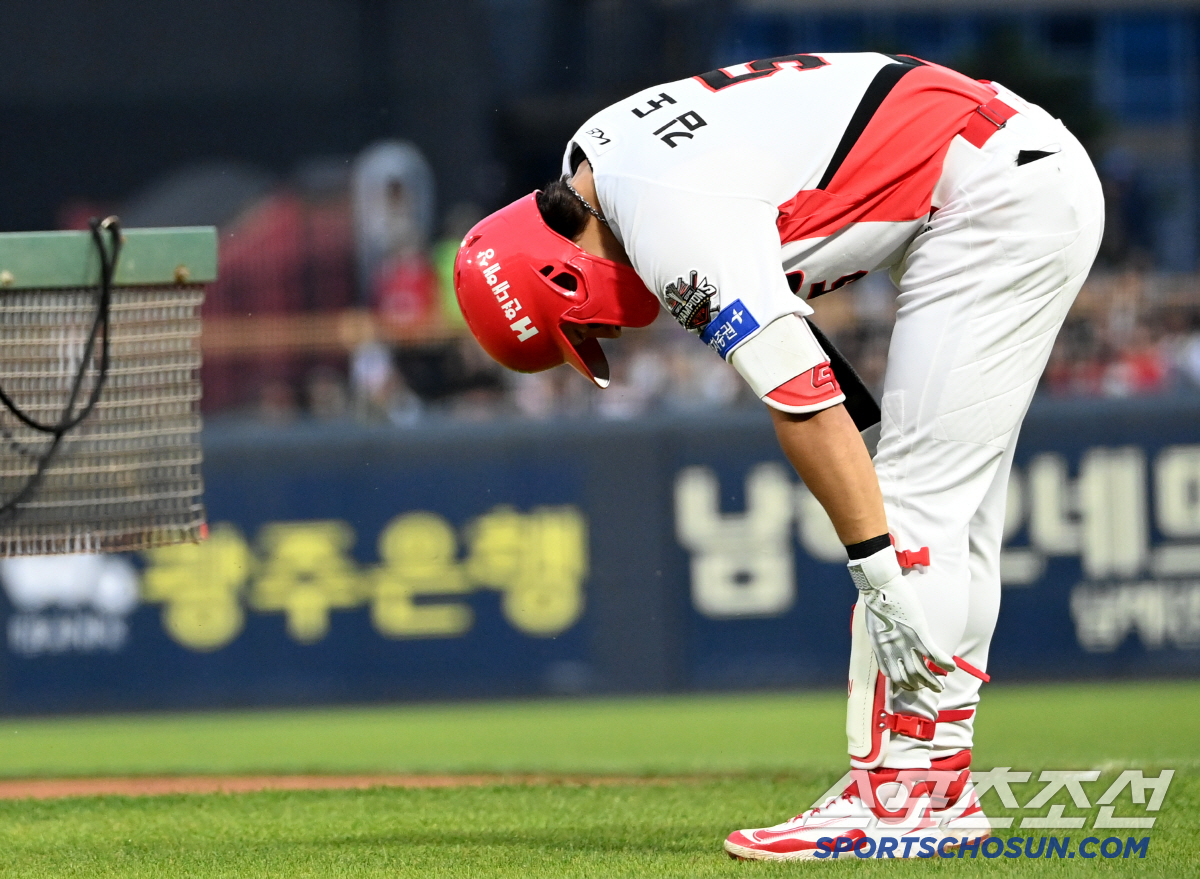 "못 뛰게 할 수는 없다. 팀 승리만 생각하다 다쳤다. 안타깝다" 이범호…