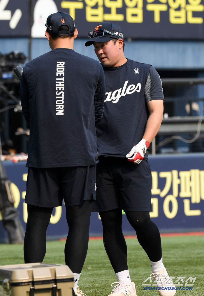 '드디어 1군 복귀' 72억 FA, 복귀 첫날 안치홍 7번 배치한 김경문…