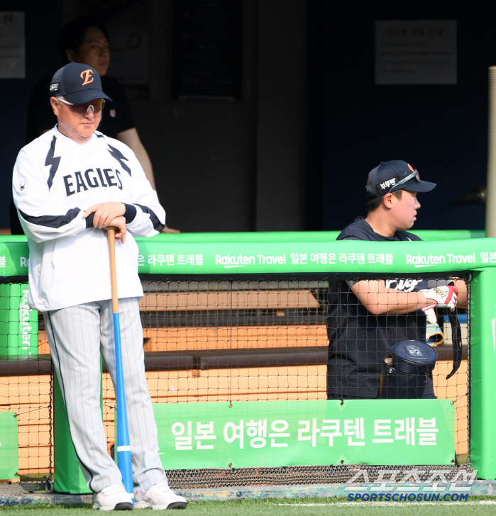 '드디어 1군 복귀' 72억 FA, 복귀 첫날 안치홍 7번 배치한 김경문…