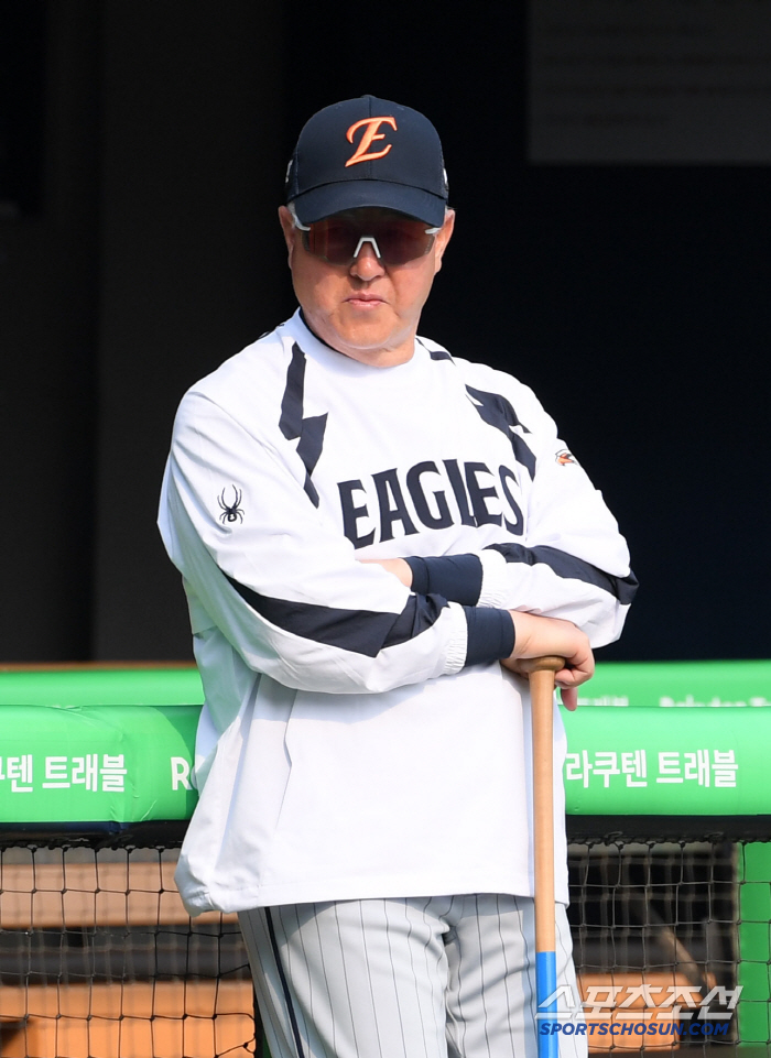 체크스윙 오심 참지못한 명장, 웃었던 염갈량 이구동성 "체크스윙 비디오판…