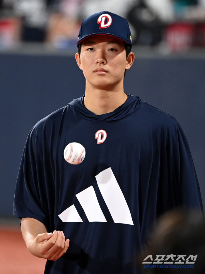 [포토] 프로 데뷔 첫 승 올린 두산 최민석