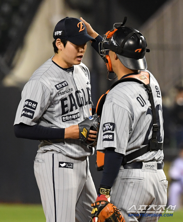 '연장 11회 2사 만루 막아냈다' 프로 2년 차 조동욱 첫 세이브...…