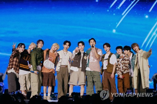 세븐틴, 6개월간 티켓매출 1천670억원…전세계 가수 3위