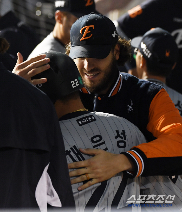'이걸 이기다니. 진짜 강팀이다' 치명적 실수에도 극복, 채은성 투런포로…