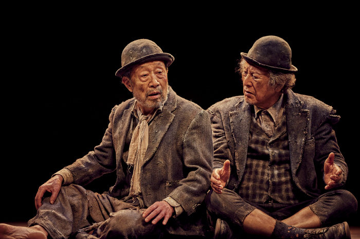 신구·박근형 연극 '고도를 기다리며' 압도적 연기의 향연..전국투어 돌입