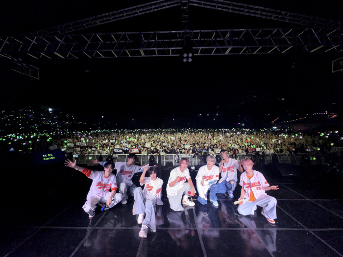 NCT 드림&마크, 여기가 콘서트장이야? 캠퍼스야?…대학 축제서 터진 떼…