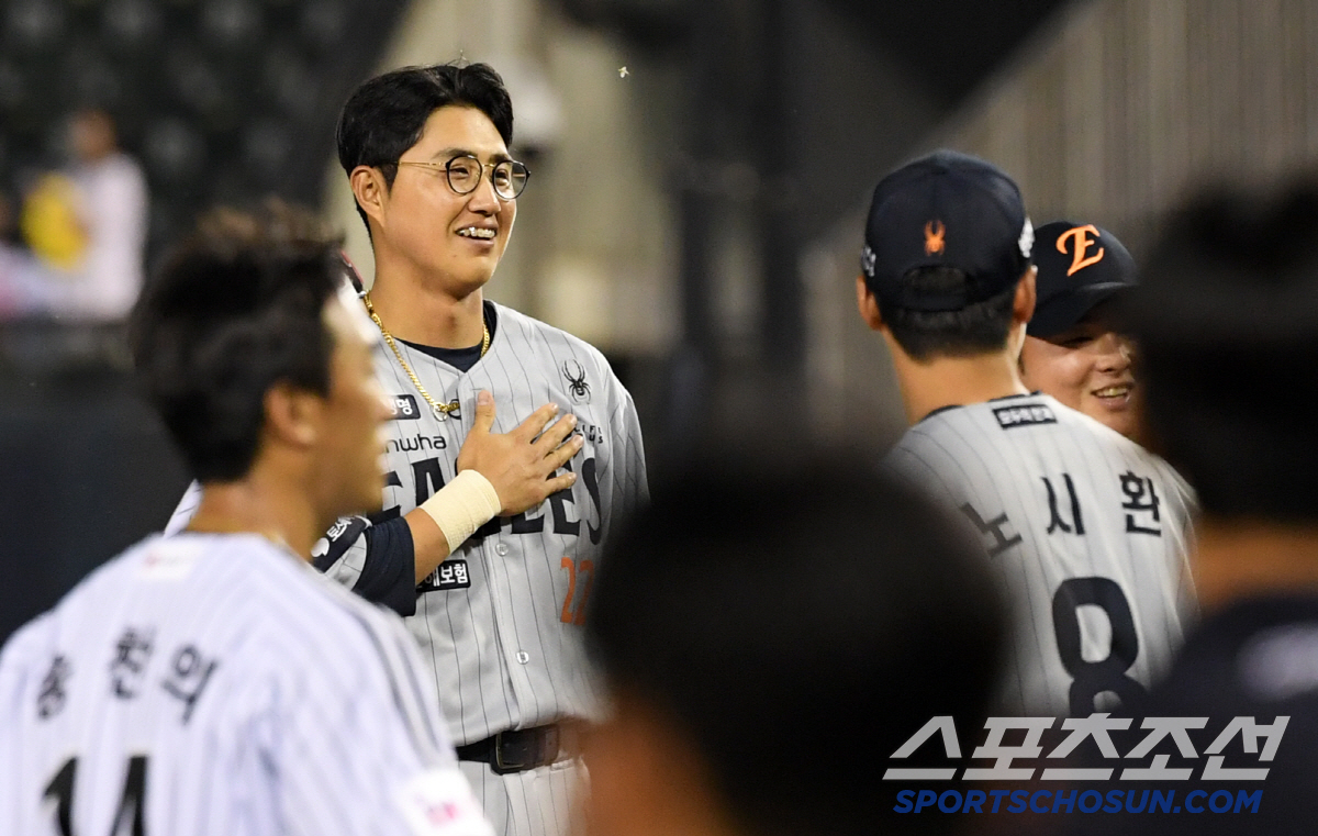 "수명이 주는 거 같네요" 연장 11회 극적인 투런포 터뜨린 주장 채은성…
