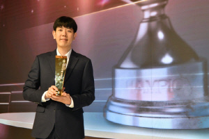 영림프라임창호 통합 우승 이끈 강동윤, KB바둑리그 MVP 수상