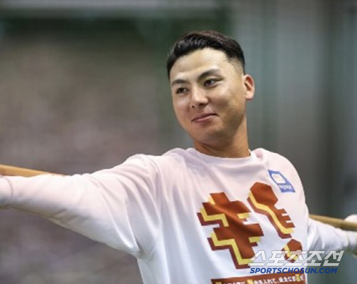 스퀴즈 실패 후 2타점 결승 2루타, '특급루키'에 밀린 10년차 베테랑…
