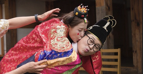 지상렬♥신지, 드디어 결혼식 올린다…'볼 뽀뽀'로 신혼 인증 ('살림남2…