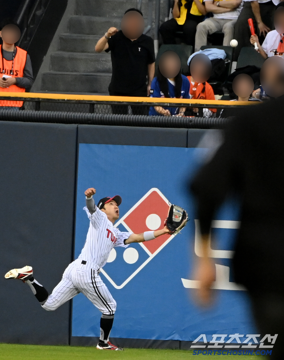 '또 박해민이야?' 플로리얼 허탈 웃음…한화 킬러의 환상 수비쇼[잠실 현…