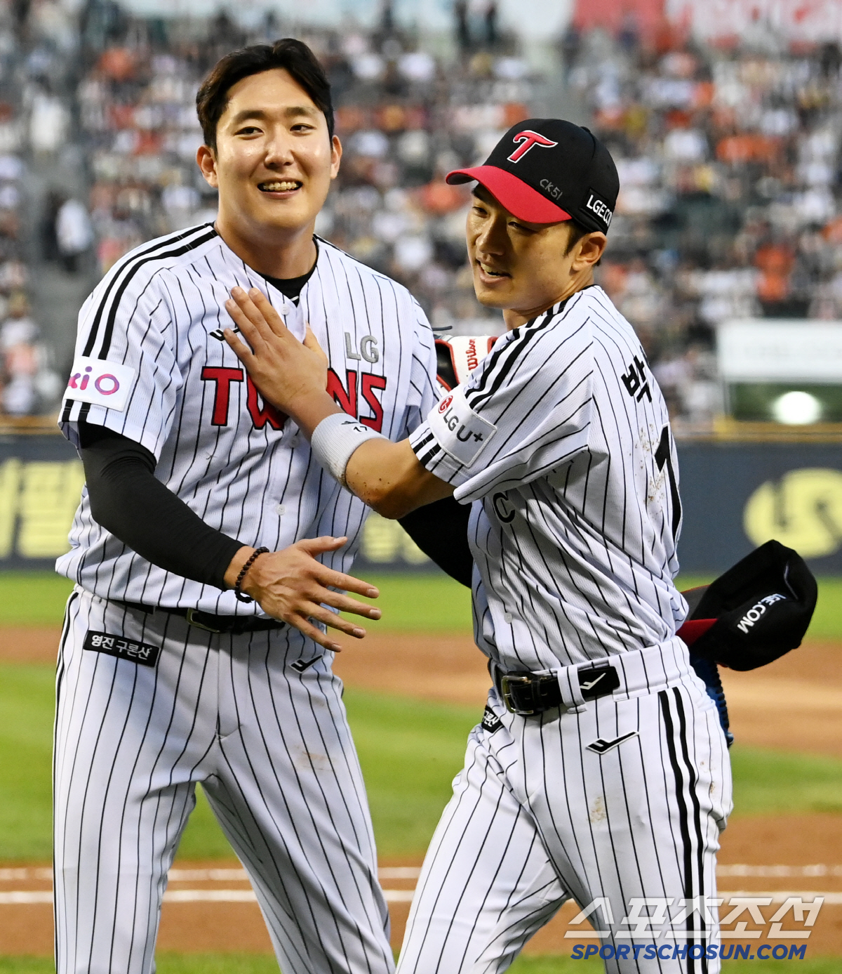 '또 박해민이야?' 플로리얼 허탈 웃음…한화 킬러의 환상 수비쇼[잠실 현…