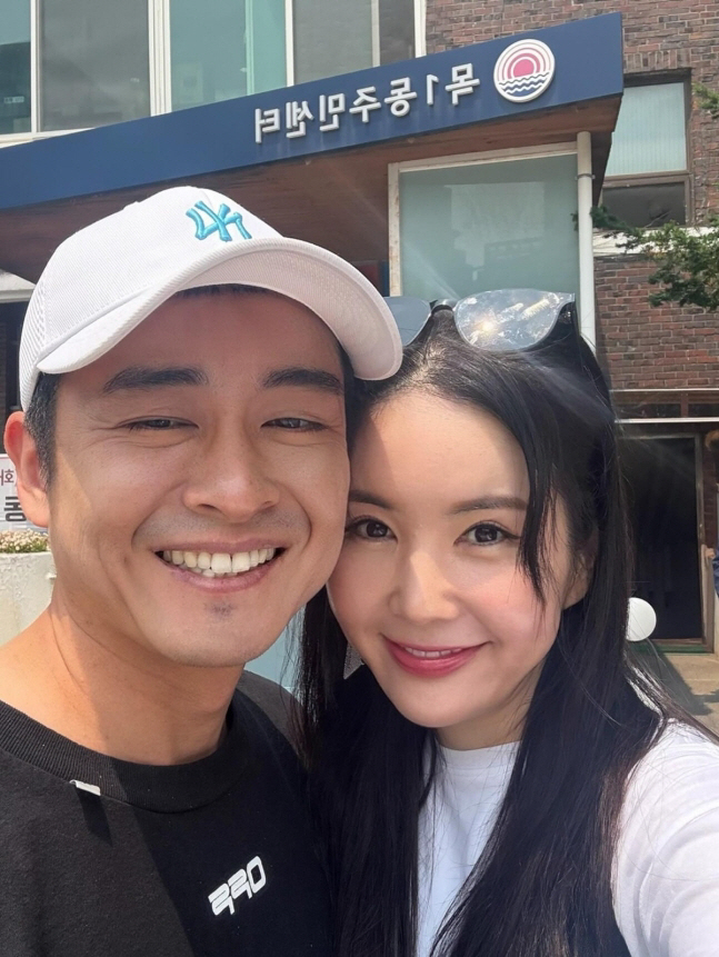 장영란♥한창과 볼 밀착 사전투표 인증샷 