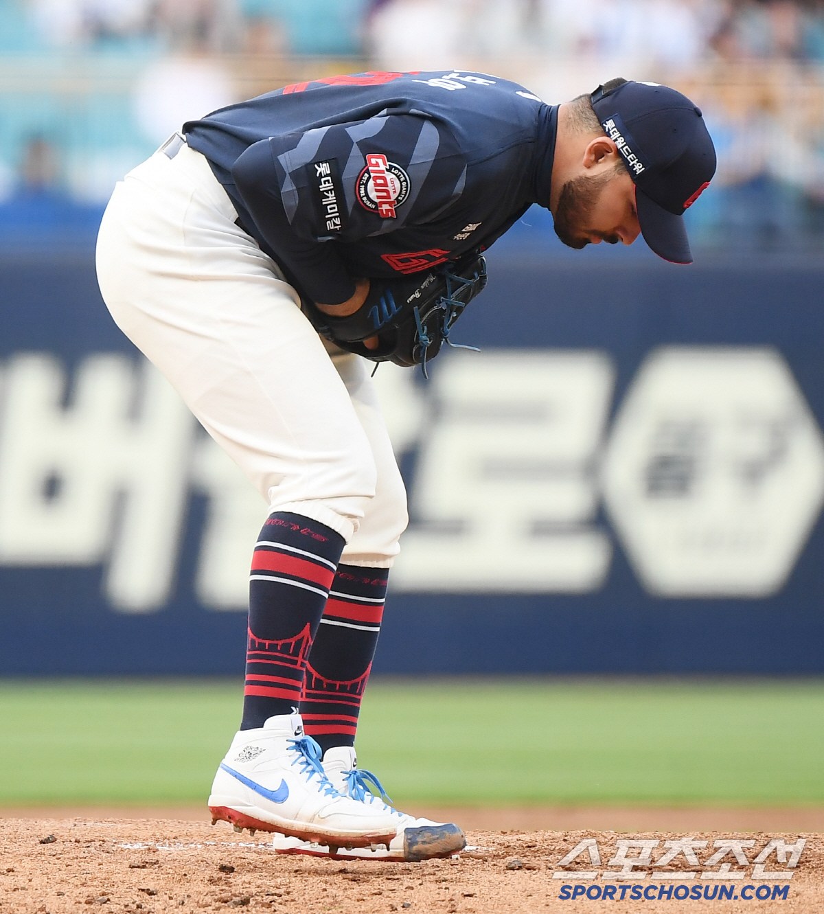 데뷔전서 '3중도루' 호된 신고식 → 여유가 필요해…'155㎞' 감보아,…