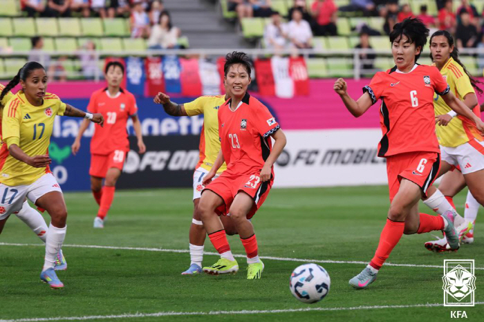 [현장리뷰]"시간 지연 논란"→"김민정 PK 선방" 韓, 콜롬비아 피지컬…